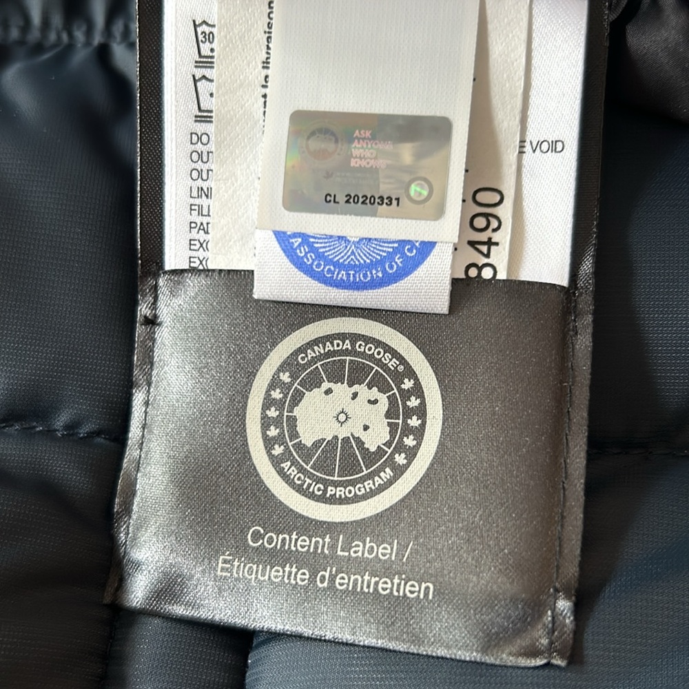 New authentic Unisex Canada Goose blue puffer jacket, S (offers welcome!) - Picture 11 of 11